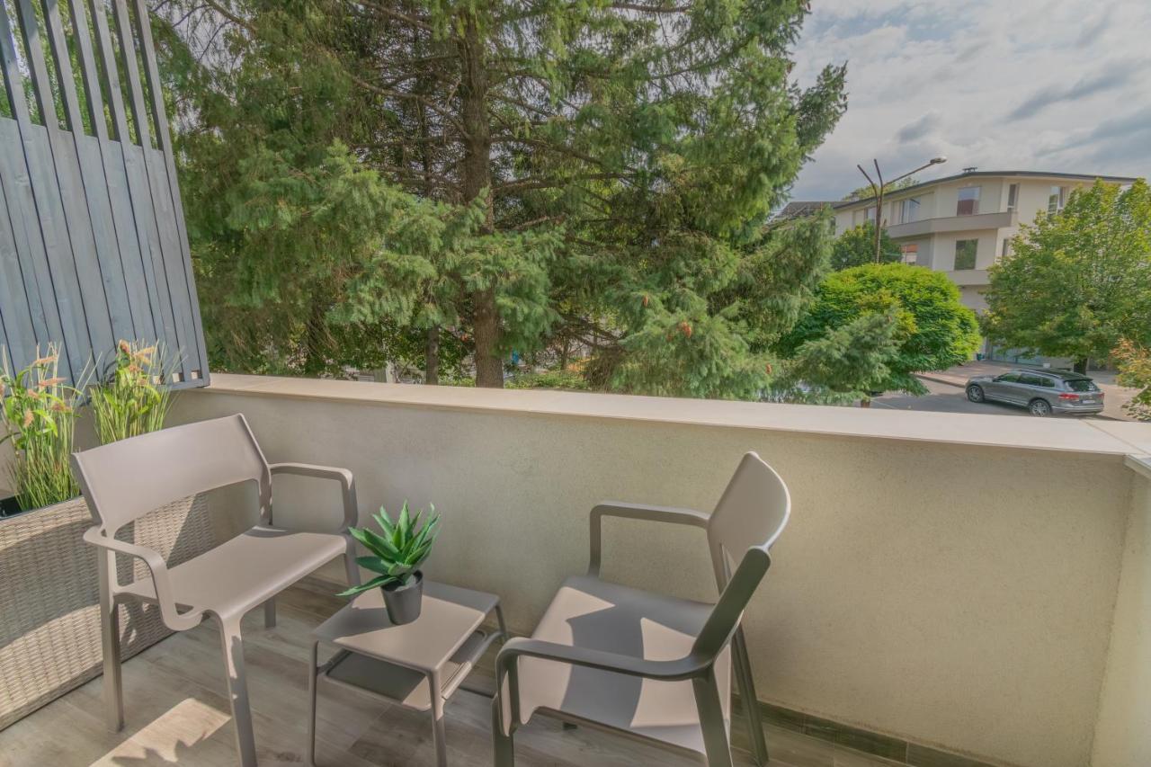 Hotel Osetia Garden Момчилград Экстерьер фото