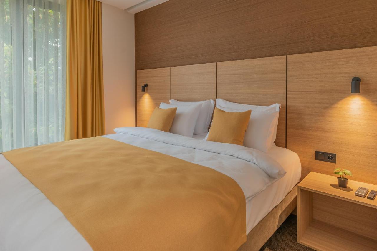 Hotel Osetia Garden Момчилград Экстерьер фото