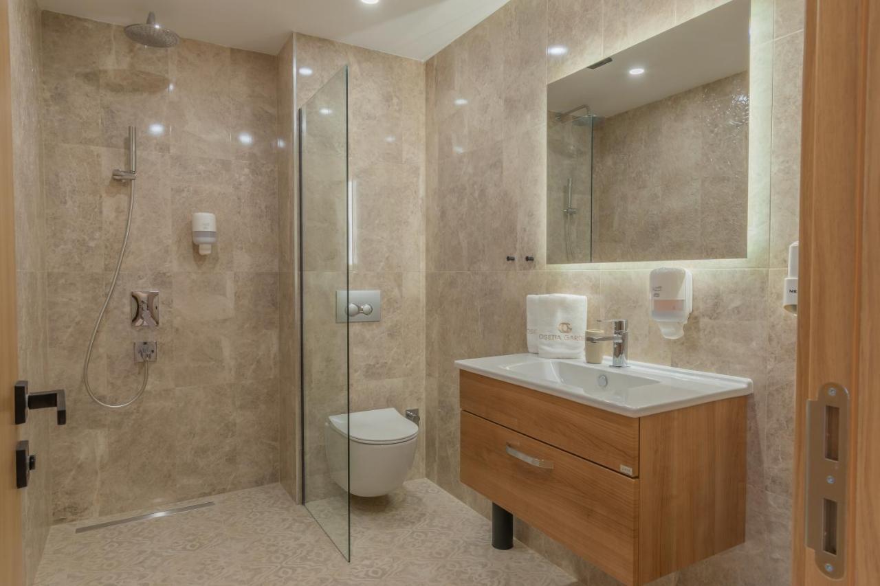 Hotel Osetia Garden Момчилград Экстерьер фото